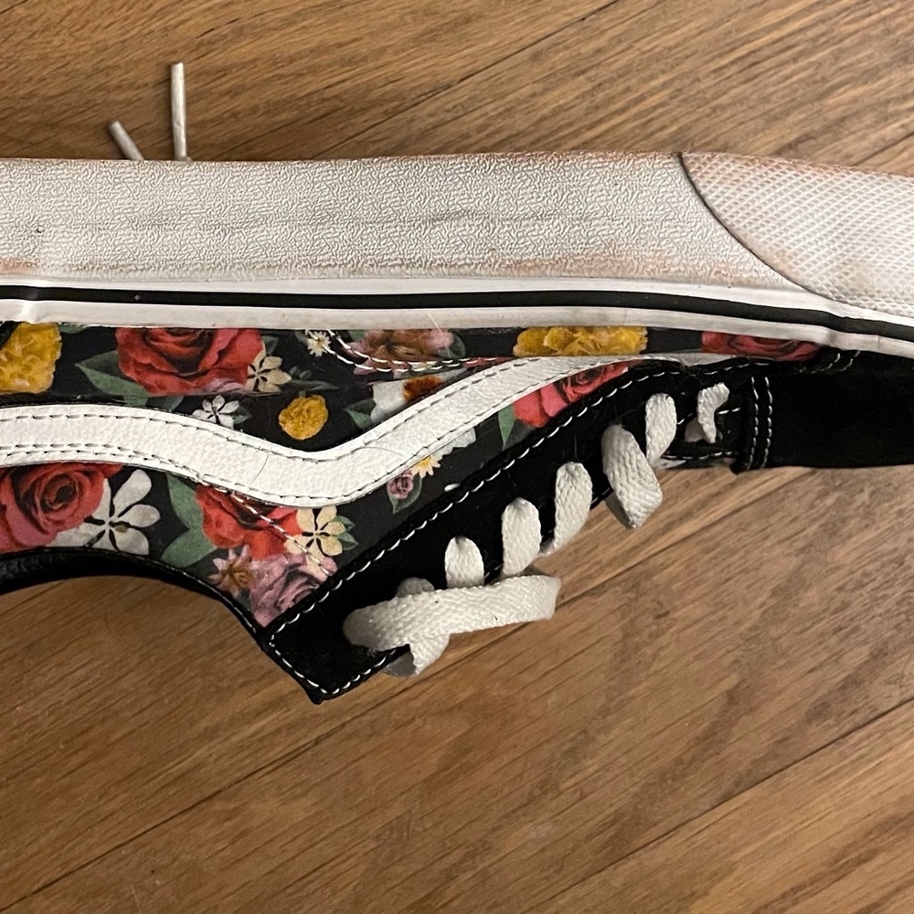 Vans - Picture 7 of 9